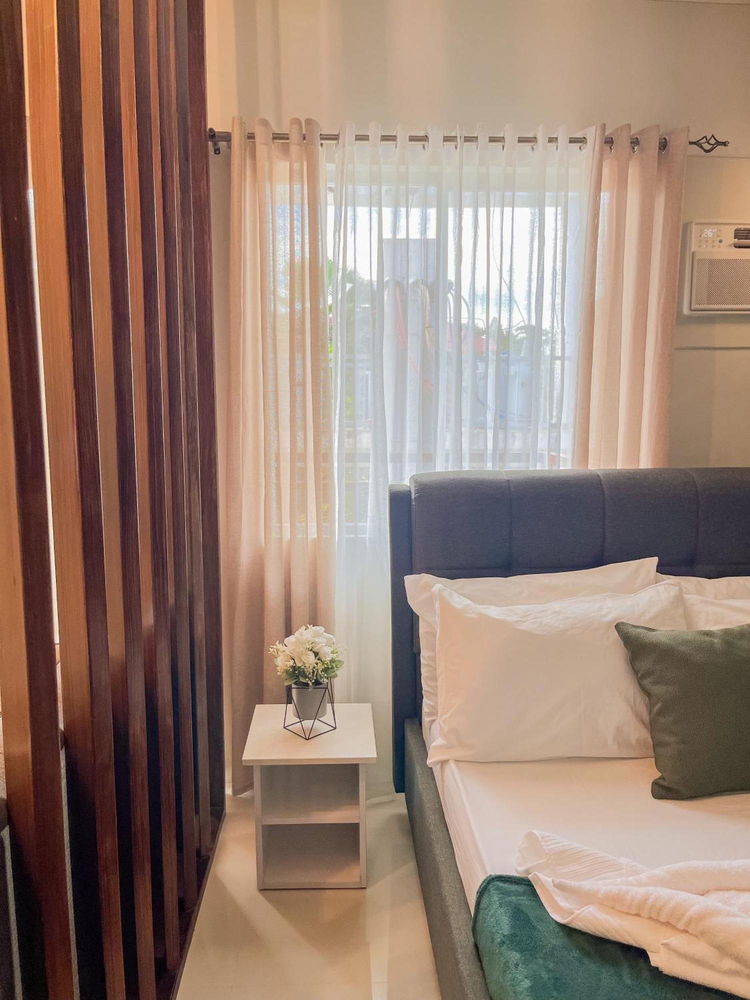 2 Bedroom And Studio Apartments With Private Pool And Gym In Vista Manors Verdant Puerto Princesa Kültér fotó
