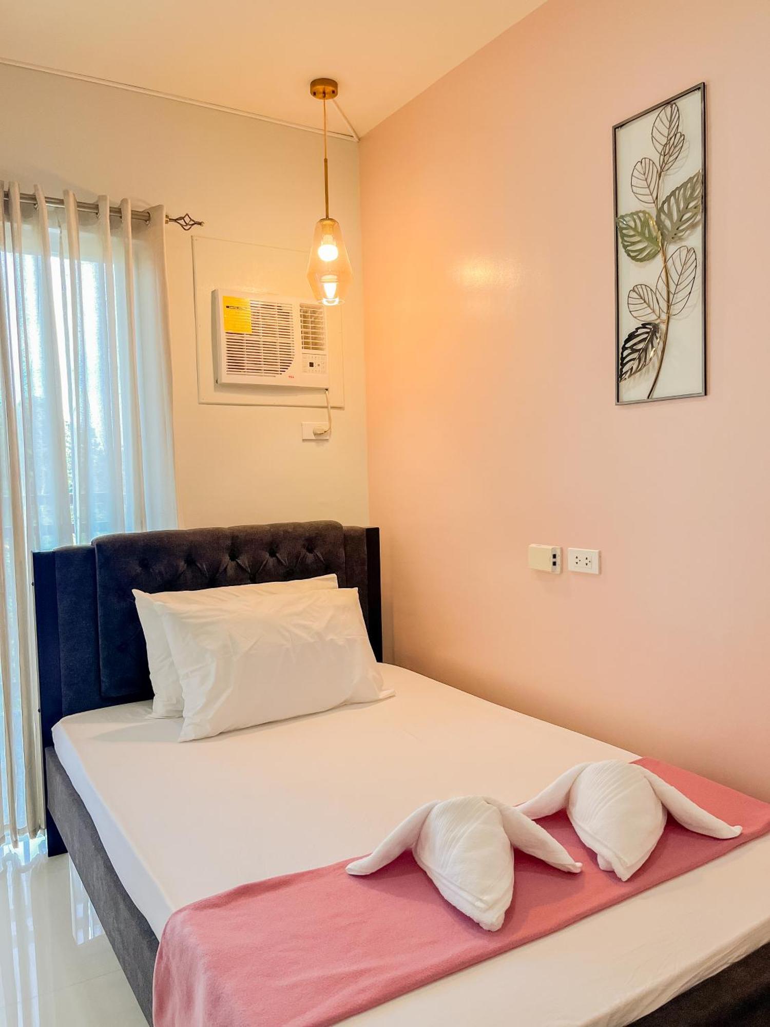 2 Bedroom And Studio Apartments With Private Pool And Gym In Vista Manors Verdant Puerto Princesa Kültér fotó