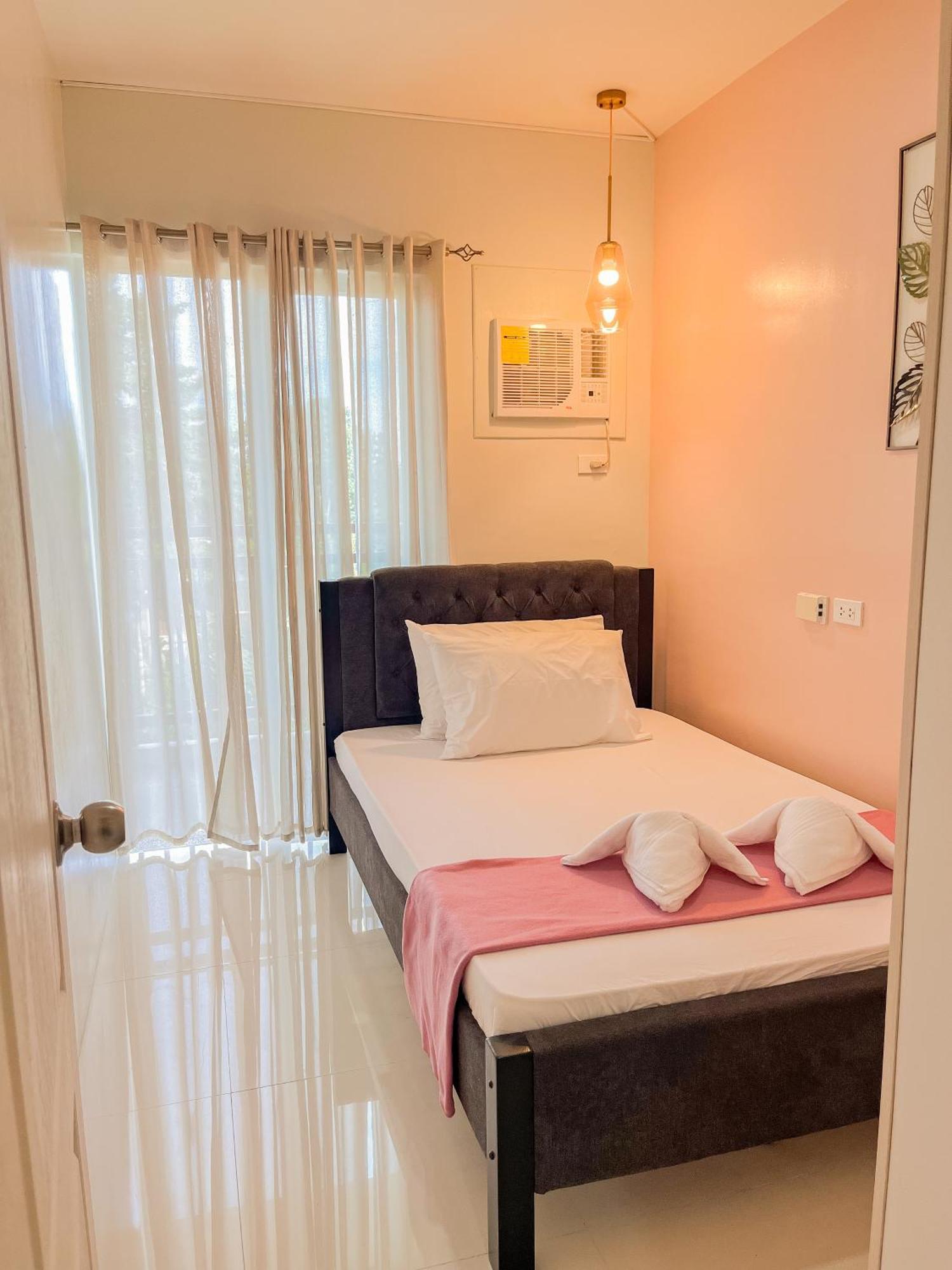 2 Bedroom And Studio Apartments With Private Pool And Gym In Vista Manors Verdant Puerto Princesa Kültér fotó