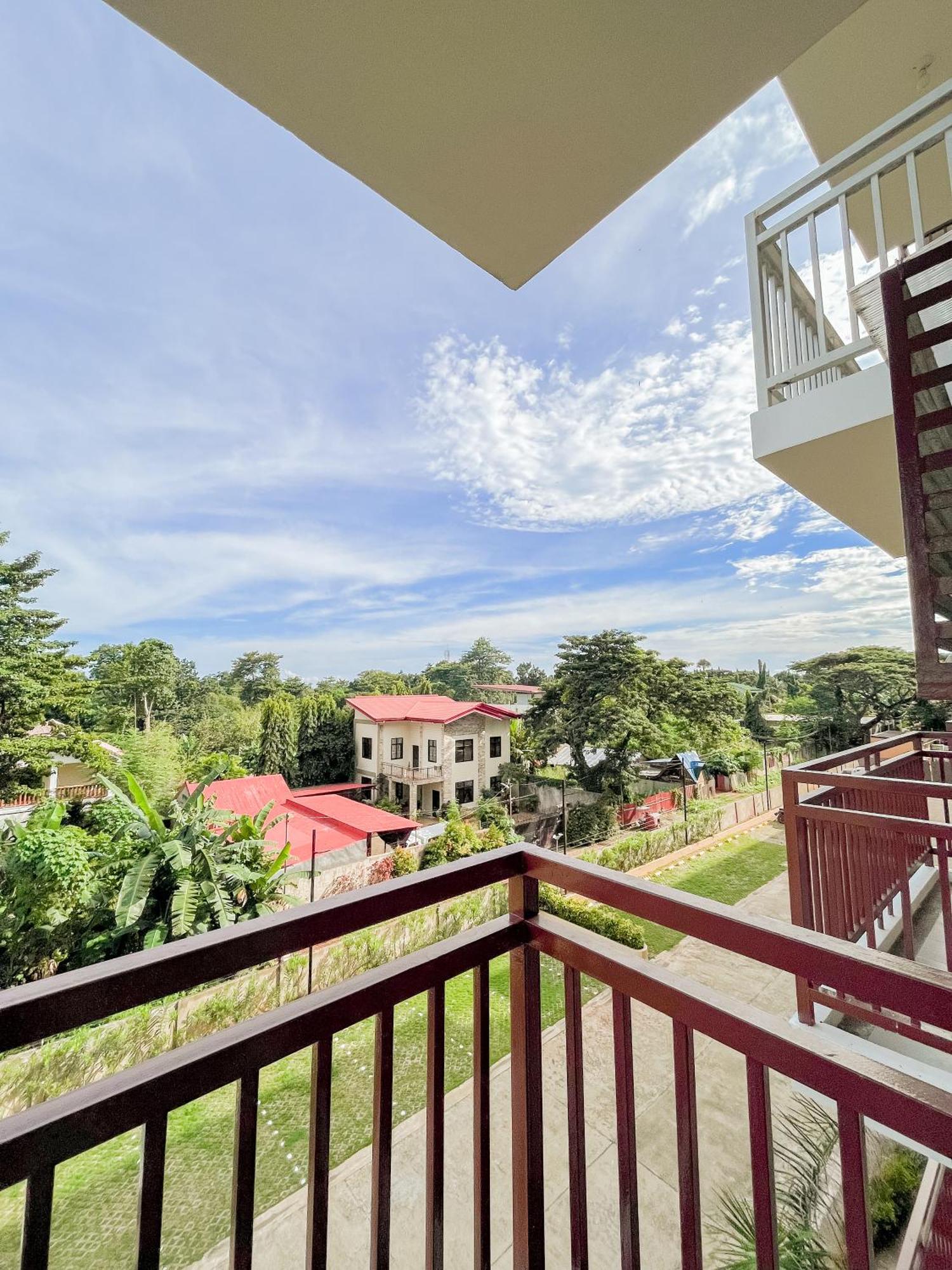 2 Bedroom And Studio Apartments With Private Pool And Gym In Vista Manors Verdant Puerto Princesa Kültér fotó