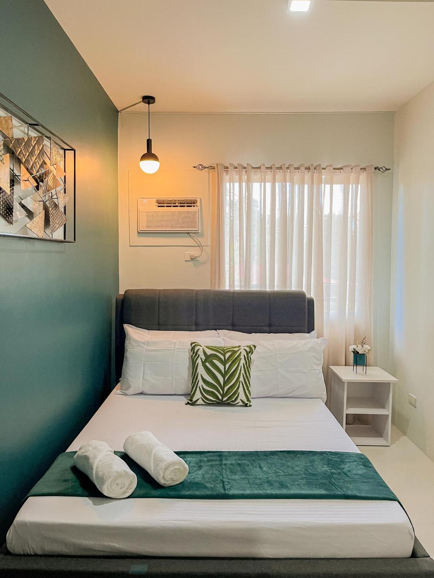 2 Bedroom And Studio Apartments With Private Pool And Gym In Vista Manors Verdant Puerto Princesa Kültér fotó
