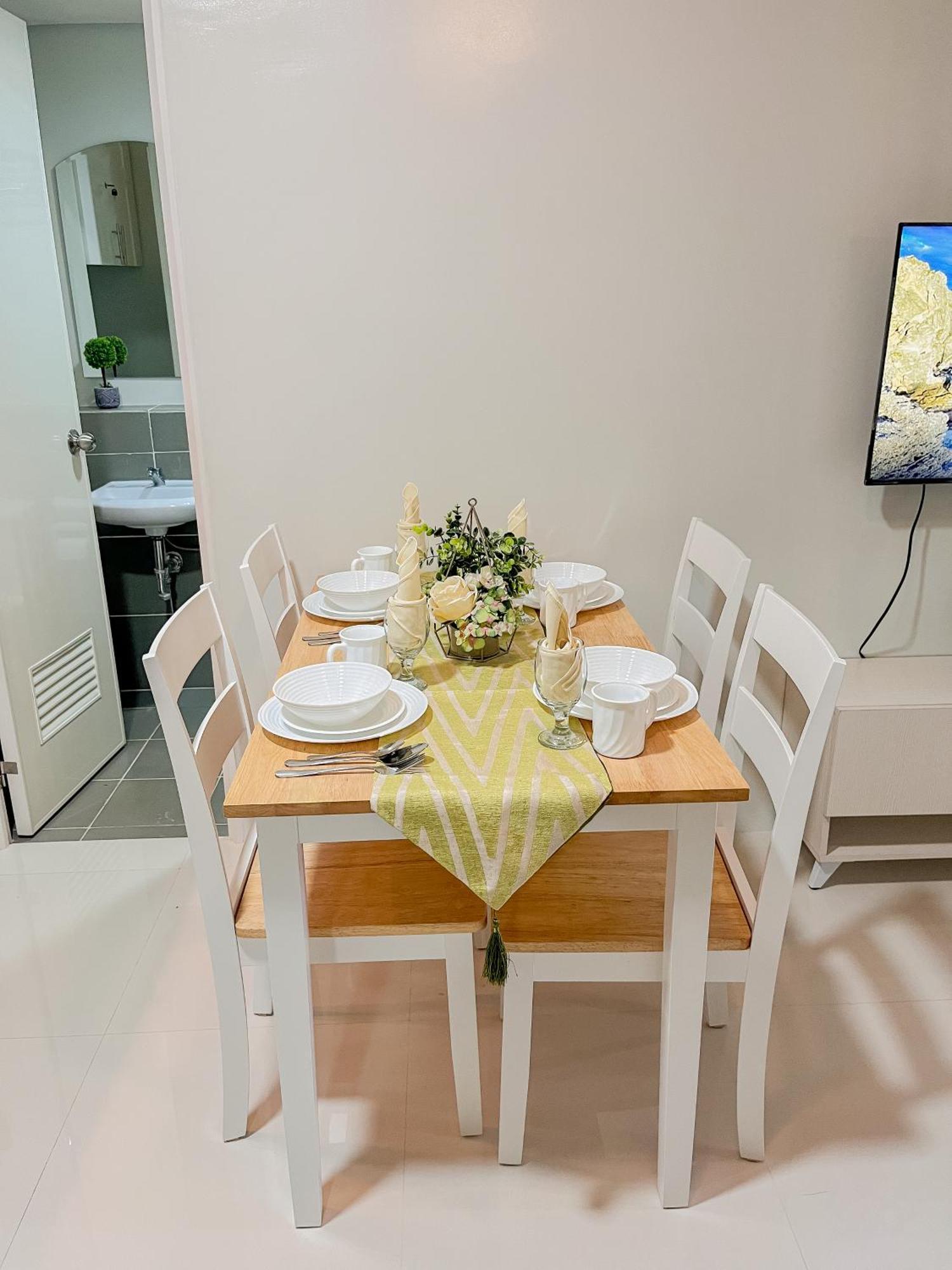 2 Bedroom And Studio Apartments With Private Pool And Gym In Vista Manors Verdant Puerto Princesa Kültér fotó