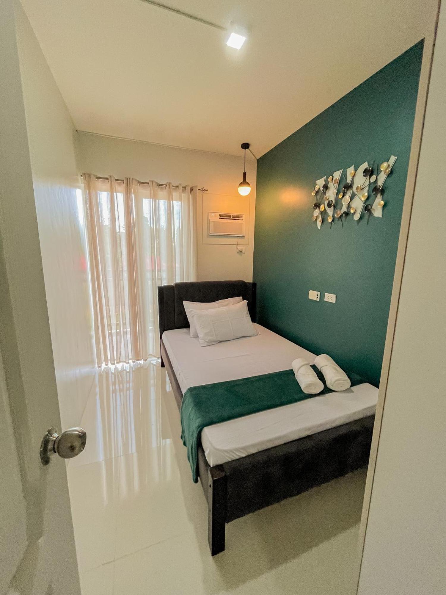 2 Bedroom And Studio Apartments With Private Pool And Gym In Vista Manors Verdant Puerto Princesa Kültér fotó