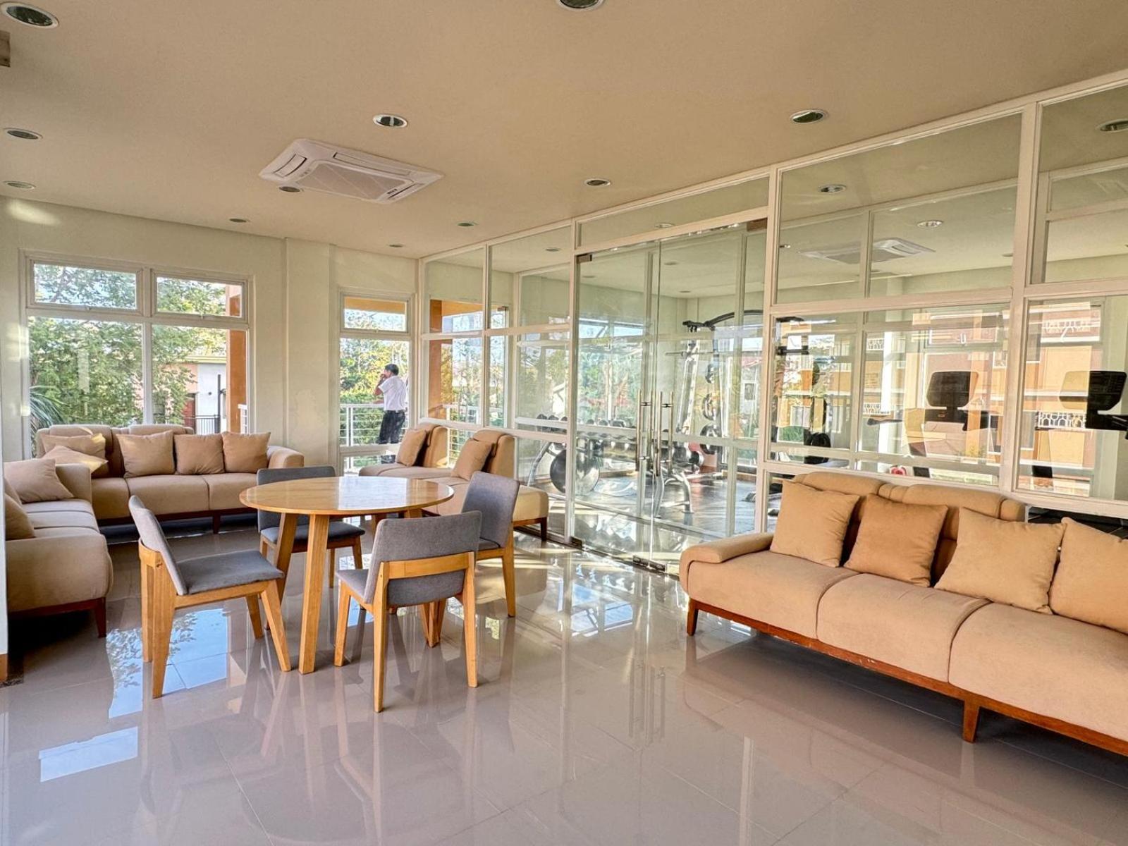 2 Bedroom And Studio Apartments With Private Pool And Gym In Vista Manors Verdant Puerto Princesa Kültér fotó