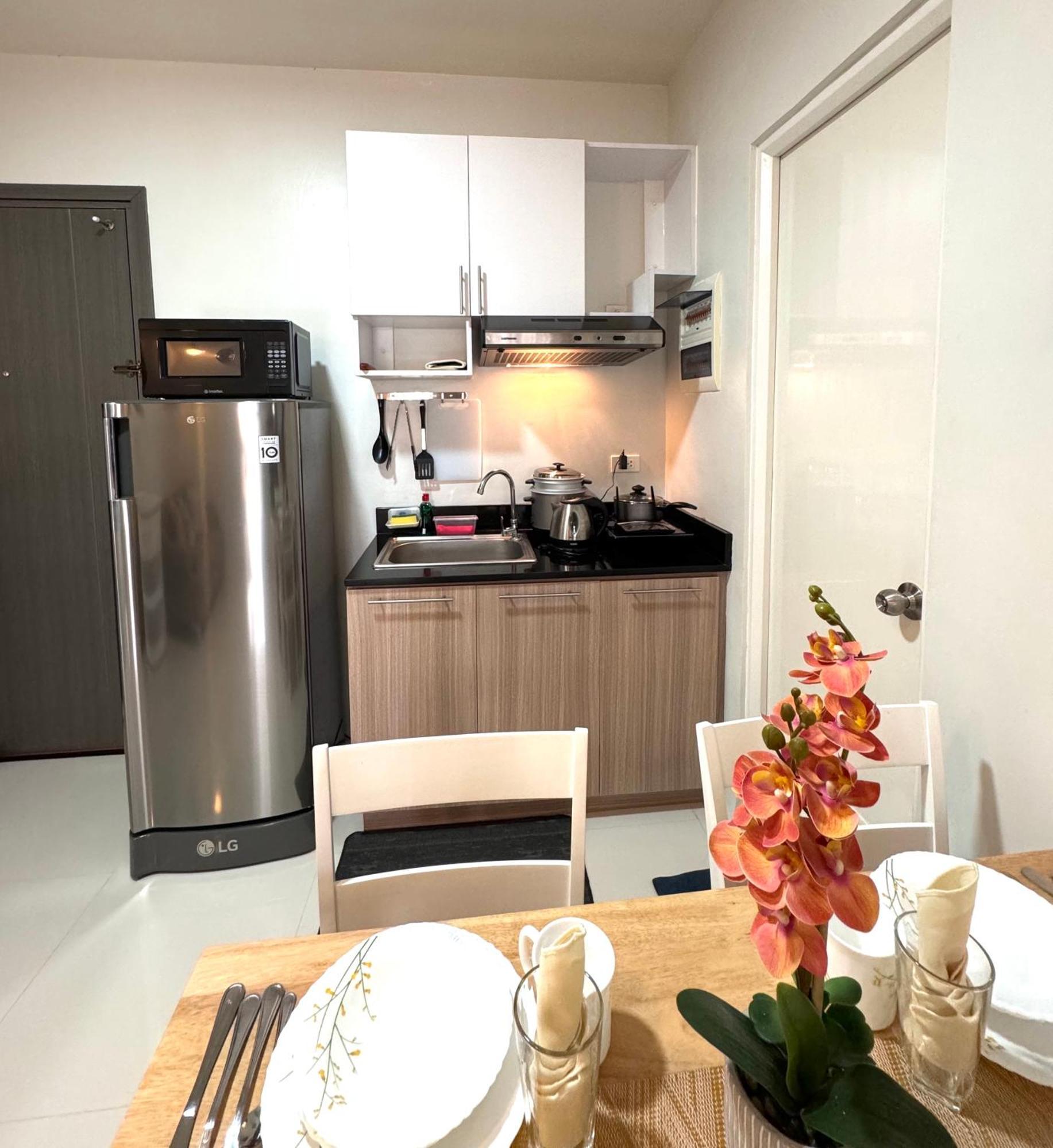 2 Bedroom And Studio Apartments With Private Pool And Gym In Vista Manors Verdant Puerto Princesa Kültér fotó